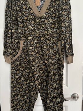 Natural Life Floral Hooded Lounge PJs with Contrast Trim - Beige/Black w tags